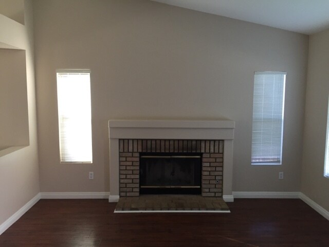 Foto del edificio - COMMUTER FRIENDLY 4 BEDROOM VICTORVILLE HO...