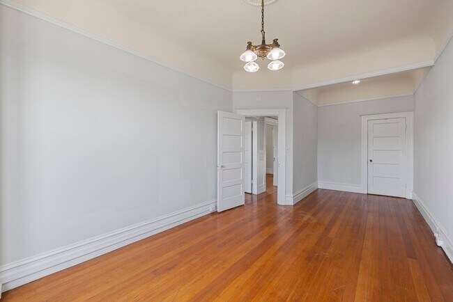 Foto del edificio - 267 S Van Ness Ave