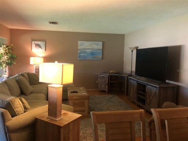 Building Photo - 214 Cedarwood Cir
