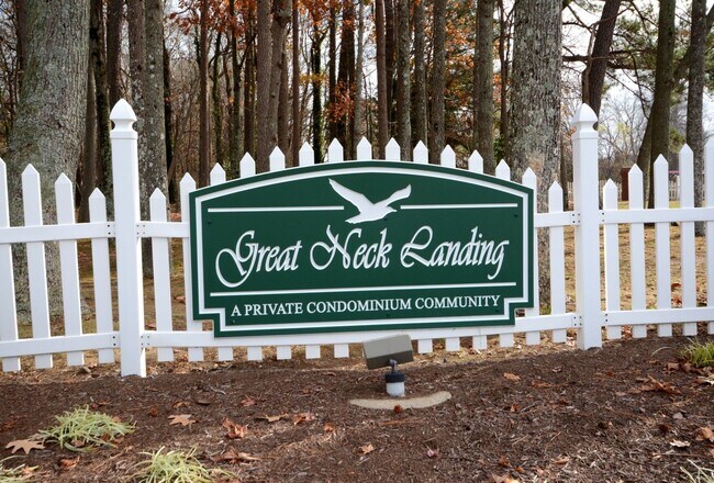 Building Photo - Great Neck Landing