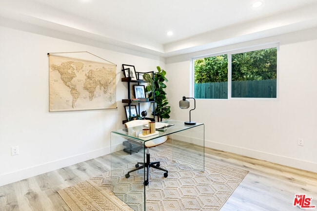 Foto del edificio - 222 N Coronado St