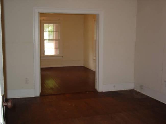 Building Photo - 907 E Edenton St