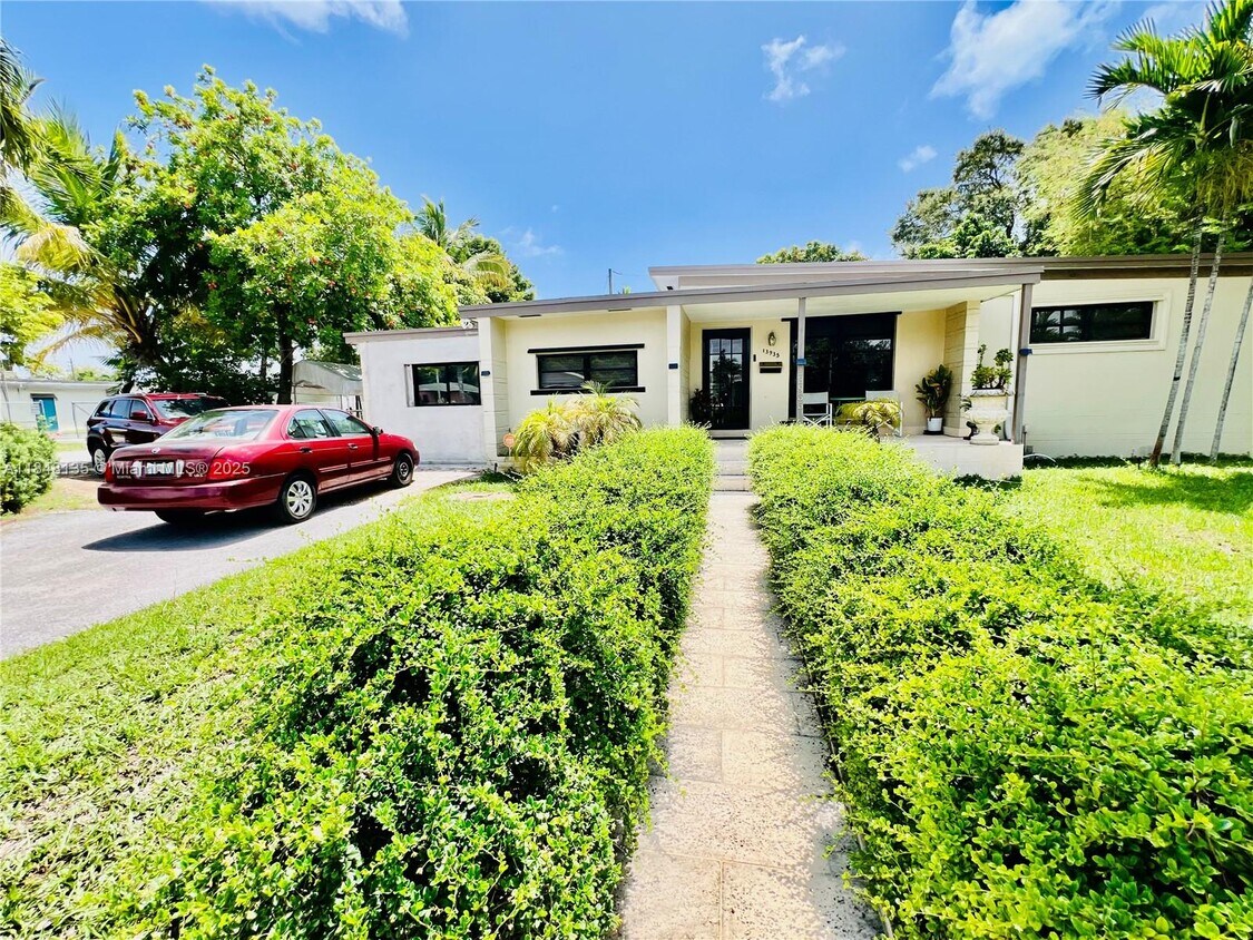 Primary Photo - 13935 NE 16th Ct