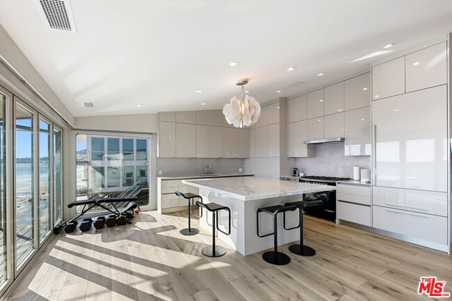 Foto del edificio - 25216 Malibu Rd