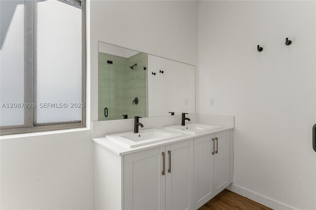 Foto del edificio - 425 W Palm Dr
