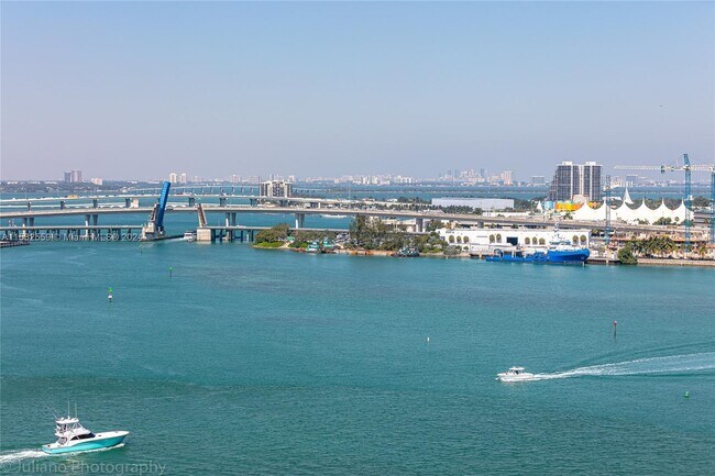 Foto del edificio - 848 Brickell Key Dr