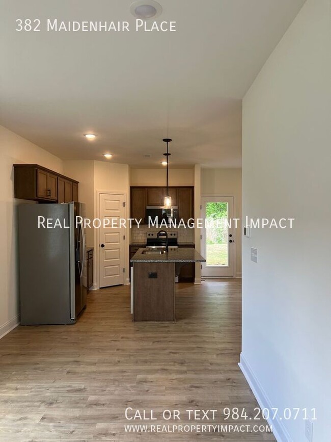 Foto del edificio - 382 Maidenhair Pl