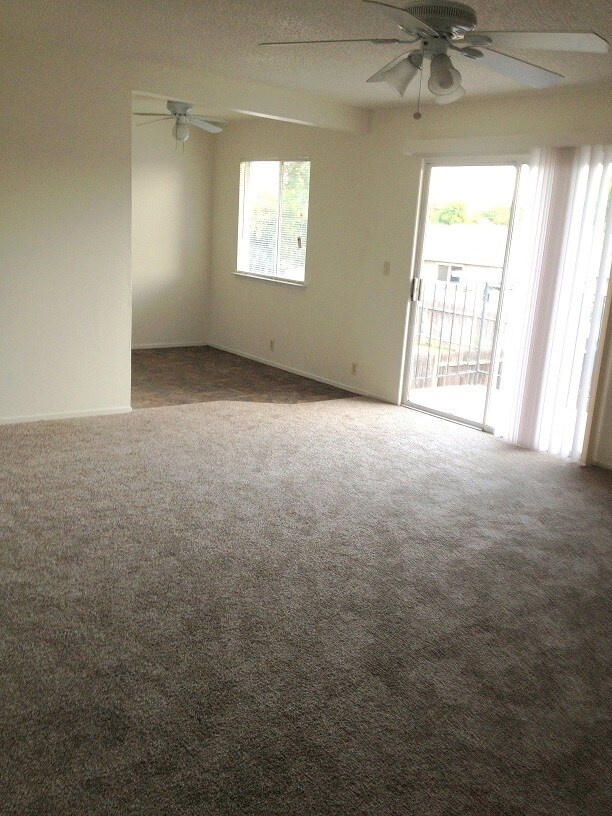 Vista de la sala de estar 1 - 1136 Arthur St