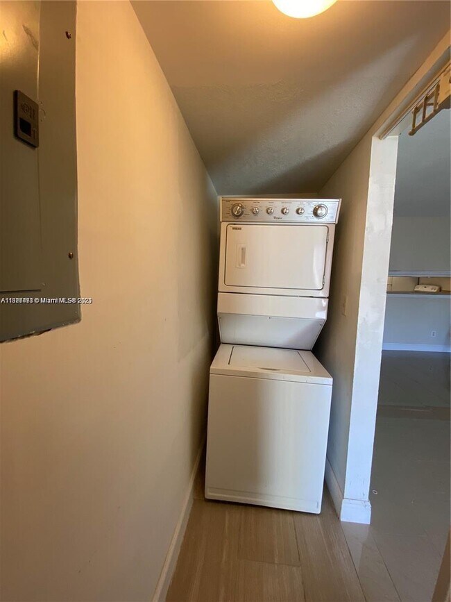 Building Photo - 2 bedroom in Miramar FL 33025