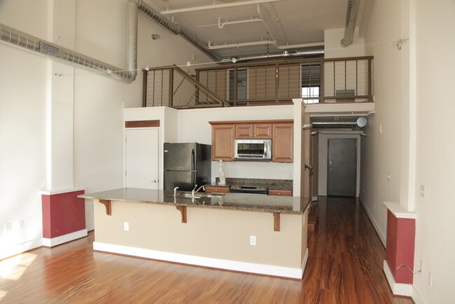 Building Photo - 715 N Graham St