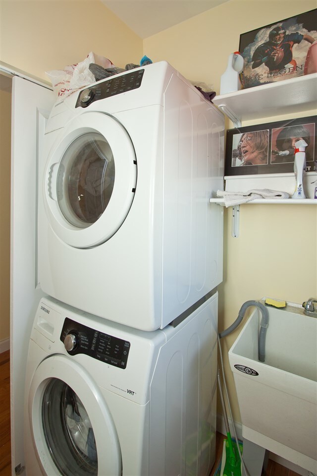 Building Photo - 818 Willow Ave