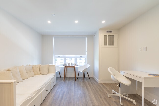BACHELOR - 359SF - Living Room - 699 Niagara