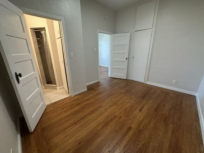 Building Photo - 2318 Santa Clara Ave