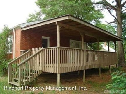 Building Photo - 302 Memorial Dr