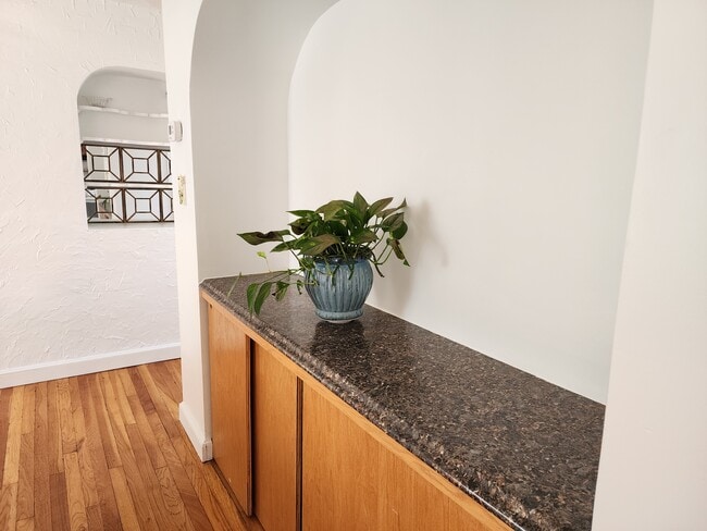 built-in - 49 Phillips St