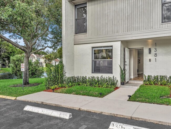 Foto del edificio - 1381 NW 99th Ave