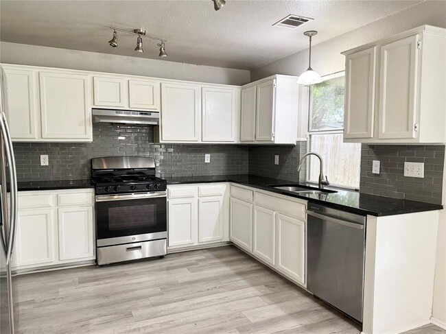 Building Photo - 2103 Aster Way