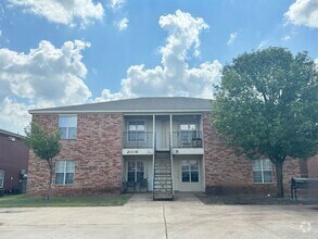 Building Photo - 2808 Cantabrian Dr