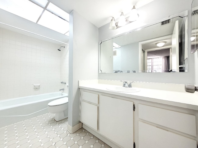 Building Photo - 3611 SW 117th Ave