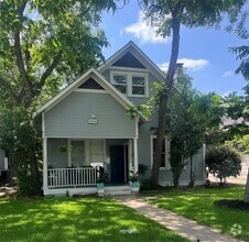 Building Photo - 1004 Elm St