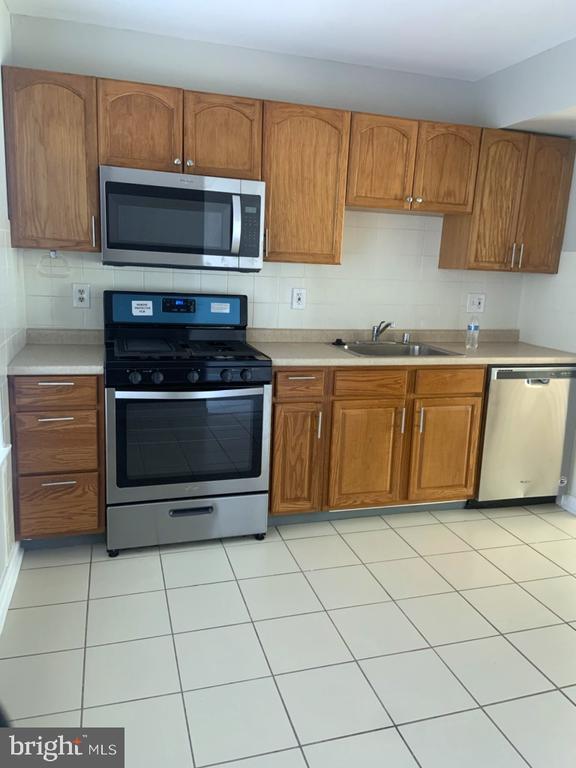 Foto del edificio - 1202 Roberts Ln