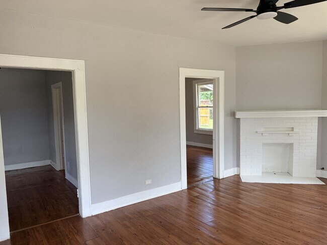 Building Photo - 2206 Avenue E