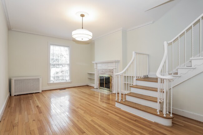 Foto del edificio - 2927 Cathedral Ave NW