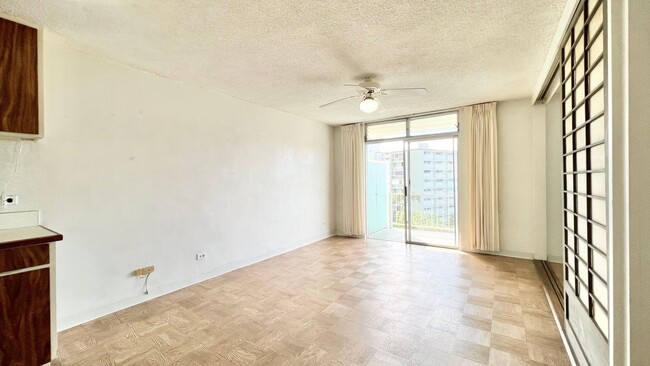 Building Photo - 2 BEDROOM UNIT WITH BALCONY AND BEAUTIFUL ...