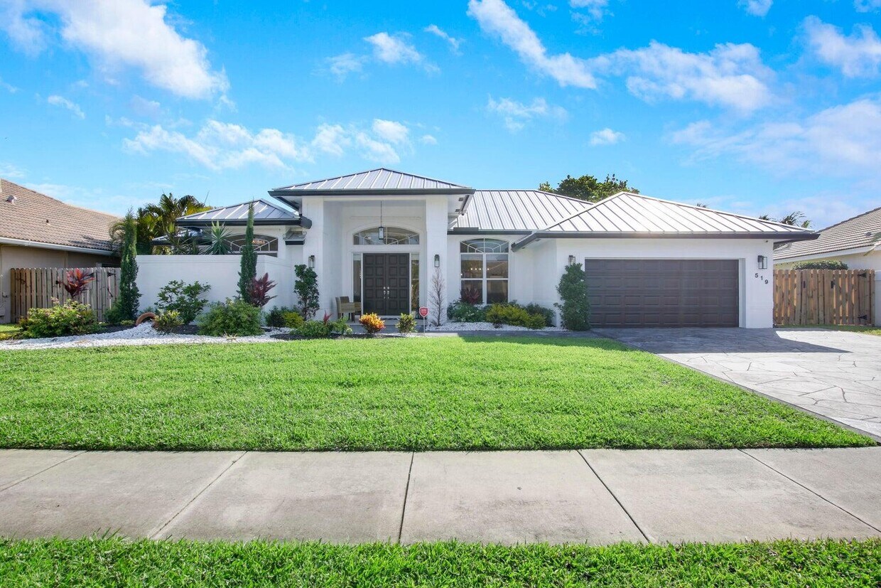 Primary Photo - 519 N Cypress Dr