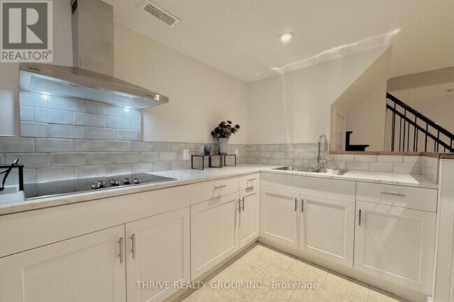 Photo du bâtiment - 632 Sherene Terrace