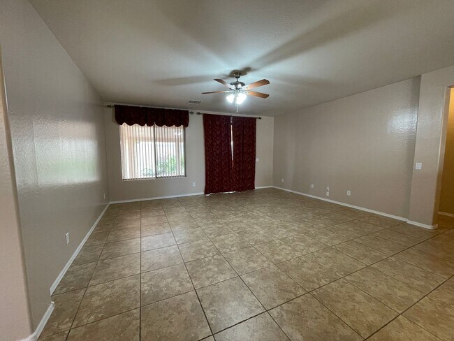 Foto del edificio - 1728 Colton Dr