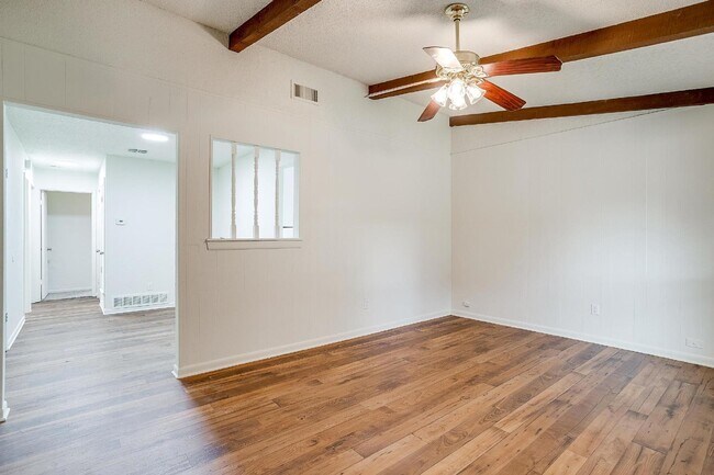 Foto del edificio - Charming 2-Bed, 2-Bath Duplex in Burleson