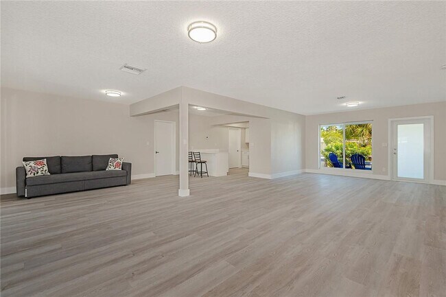 Building Photo - 2217 NE 20th Ave