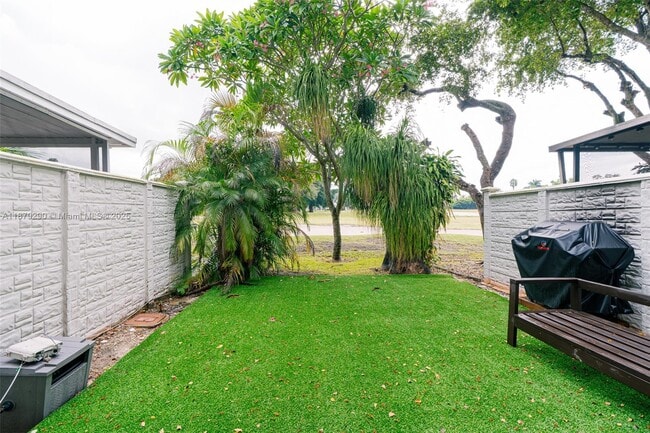 Building Photo - 19230 Bob-O-Link Dr