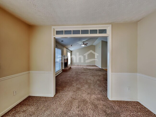 Foto del edificio - 3417 Summit Glen Dr