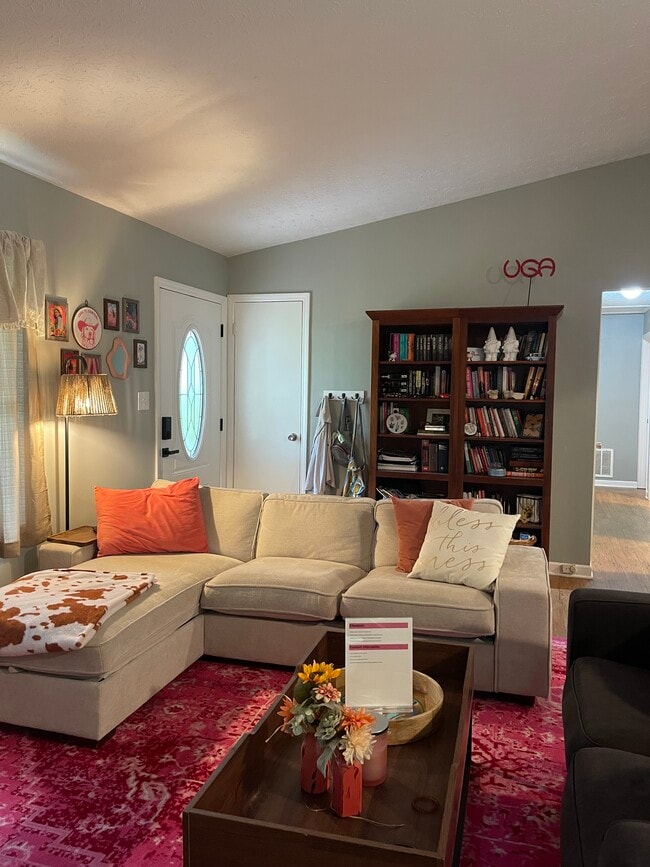 Building Photo - 130 Oliver Cir