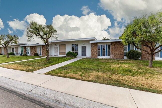 Foto del edificio - 13066 N 100th Dr