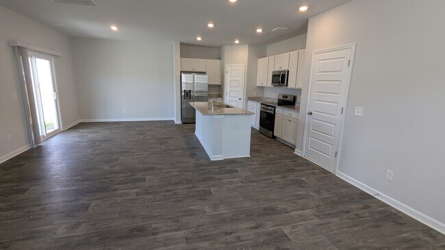 Foto del edificio - 128 Bottlebrush Dr