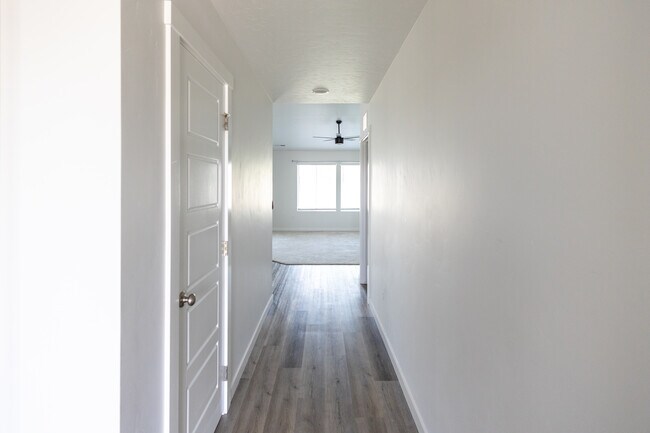 Foto del edificio - 3540 W Early Light Dr
