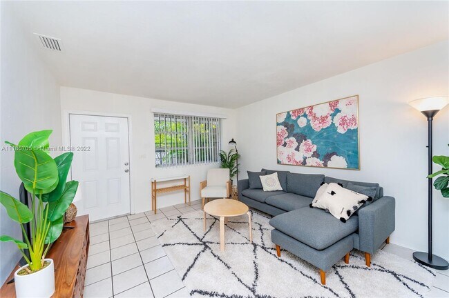 Foto del edificio - 3100 Naomi St