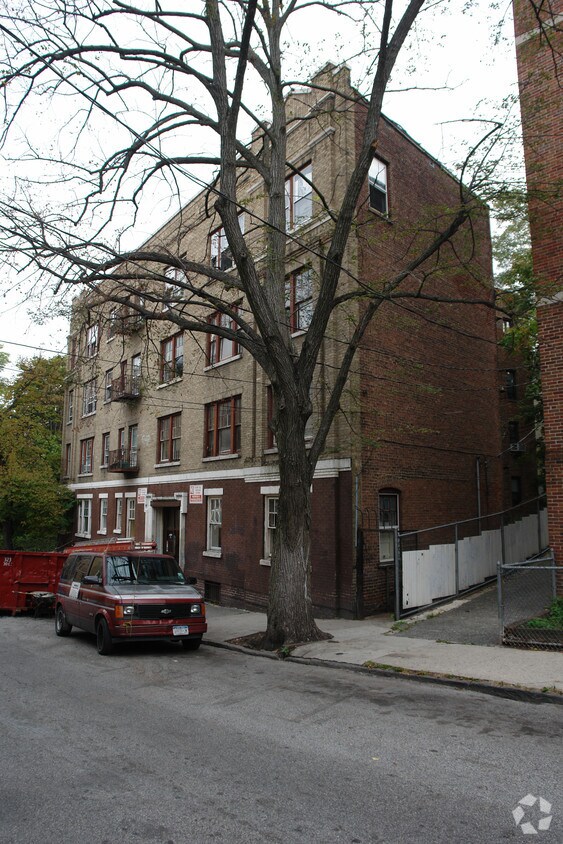Building Photo - 82 St Andrews Pl