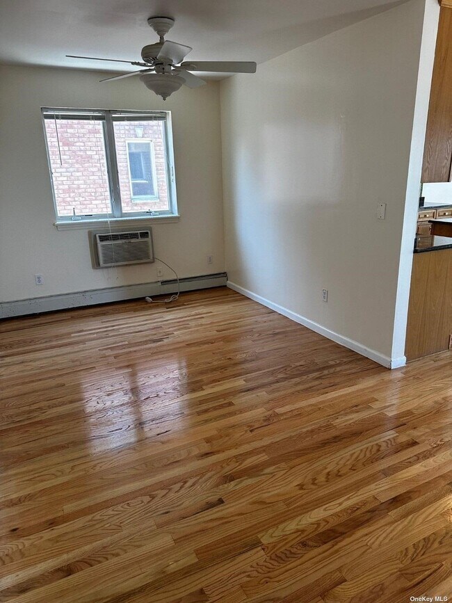 8924 Beach Channel Dr, Queens, NY 11693 Room for Rent in Queens, NY