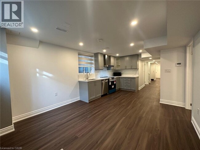 Building Photo - 481 Bergamot Ave