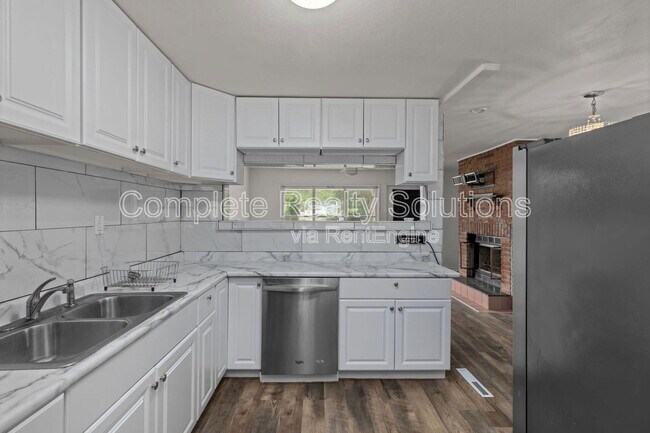 Building Photo - 1736 Nemnich Rd