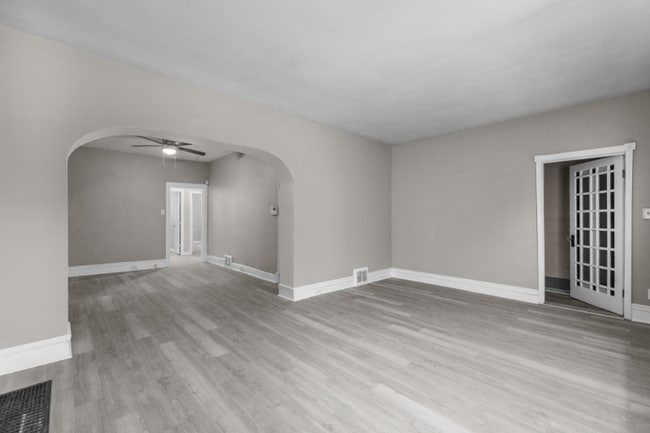Building Photo - 6040 Maple Ave