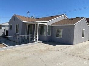 Building Photo - 701 S 2nd Ave