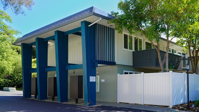 Foto del edificio - 998 Ignacio Blvd