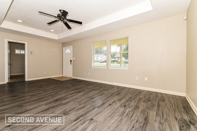 Building Photo - 318 Woodard St