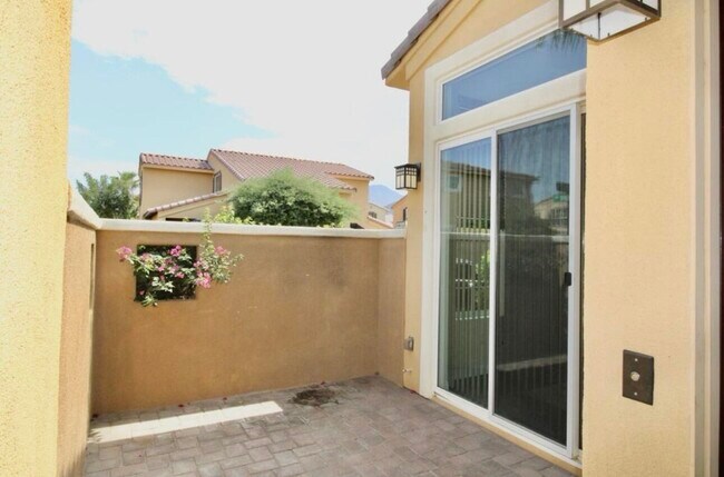 Foto del edificio - 52065 Graythorn Way