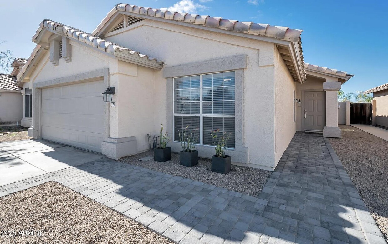 Foto principal - 1152 N Bogle Ave